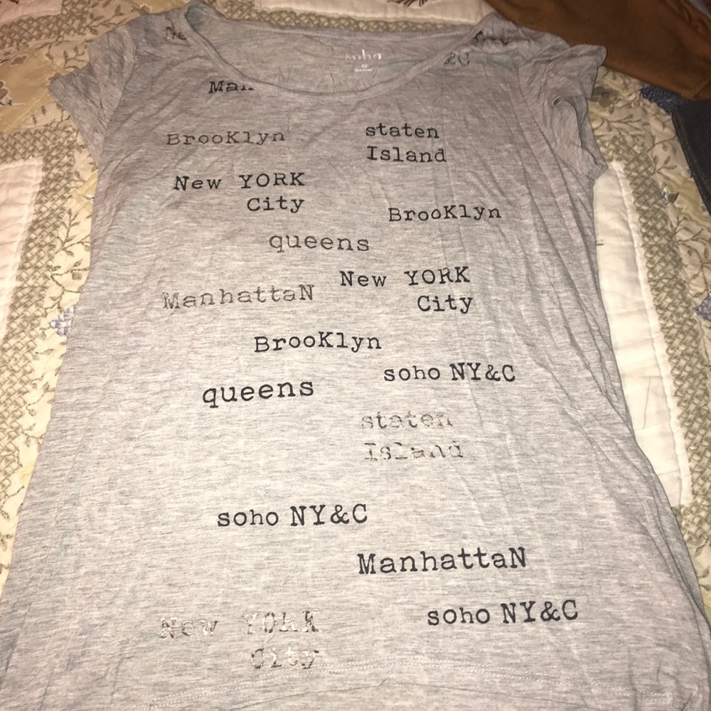Grey short sleeve new york shirt.